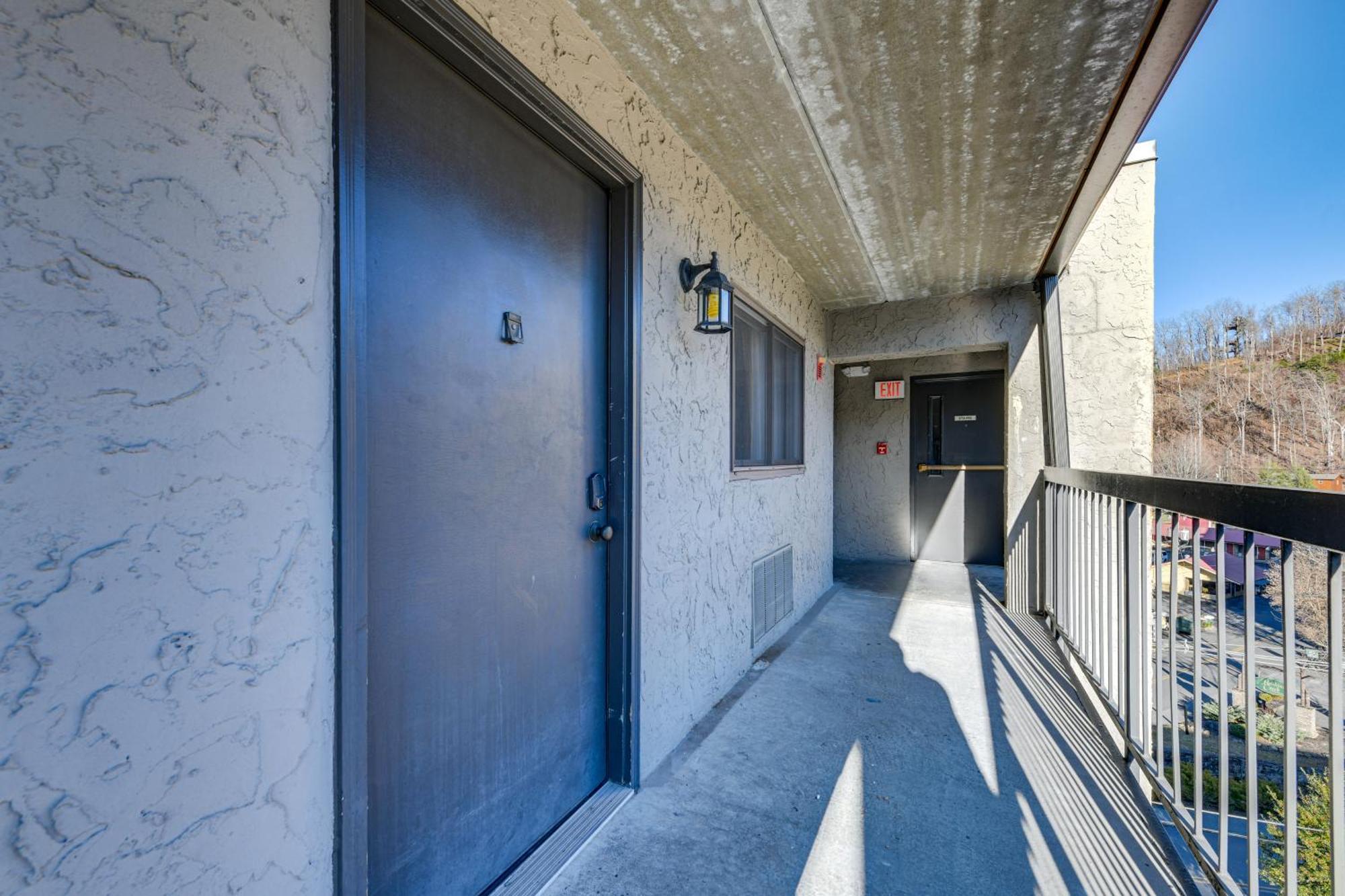 Downtown Gatlinburg Condo With Community Pool! Eksteriør billede
