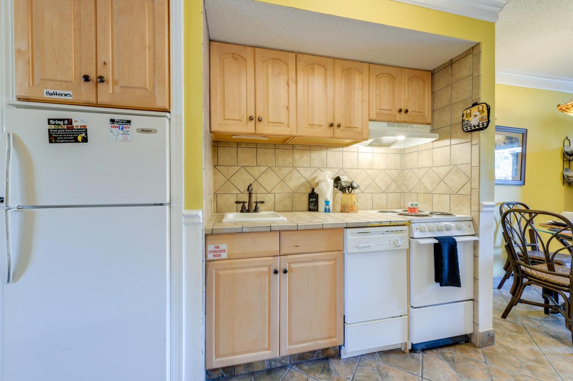 Downtown Gatlinburg Condo With Community Pool! Eksteriør billede