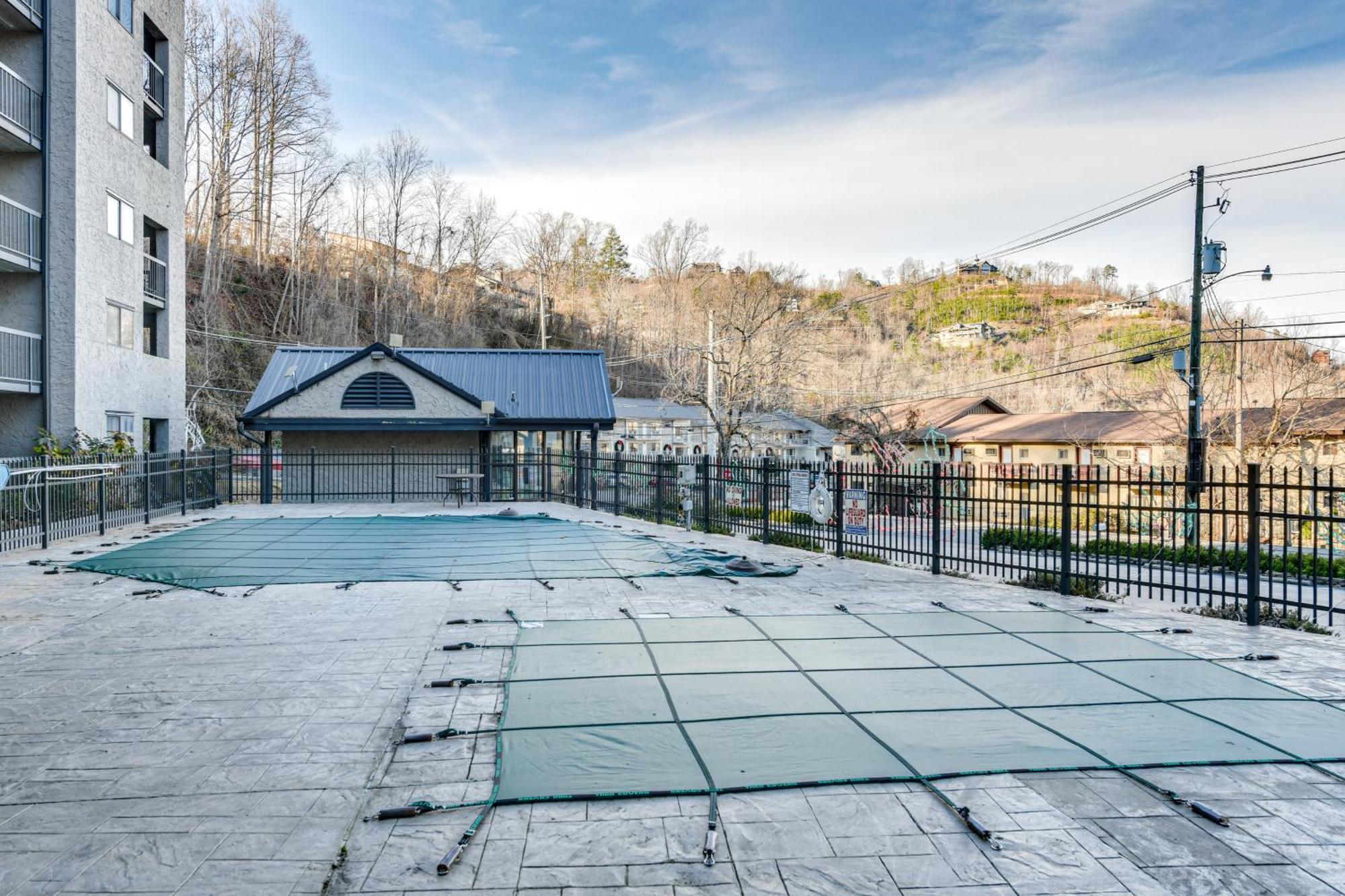 Downtown Gatlinburg Condo With Community Pool! Eksteriør billede