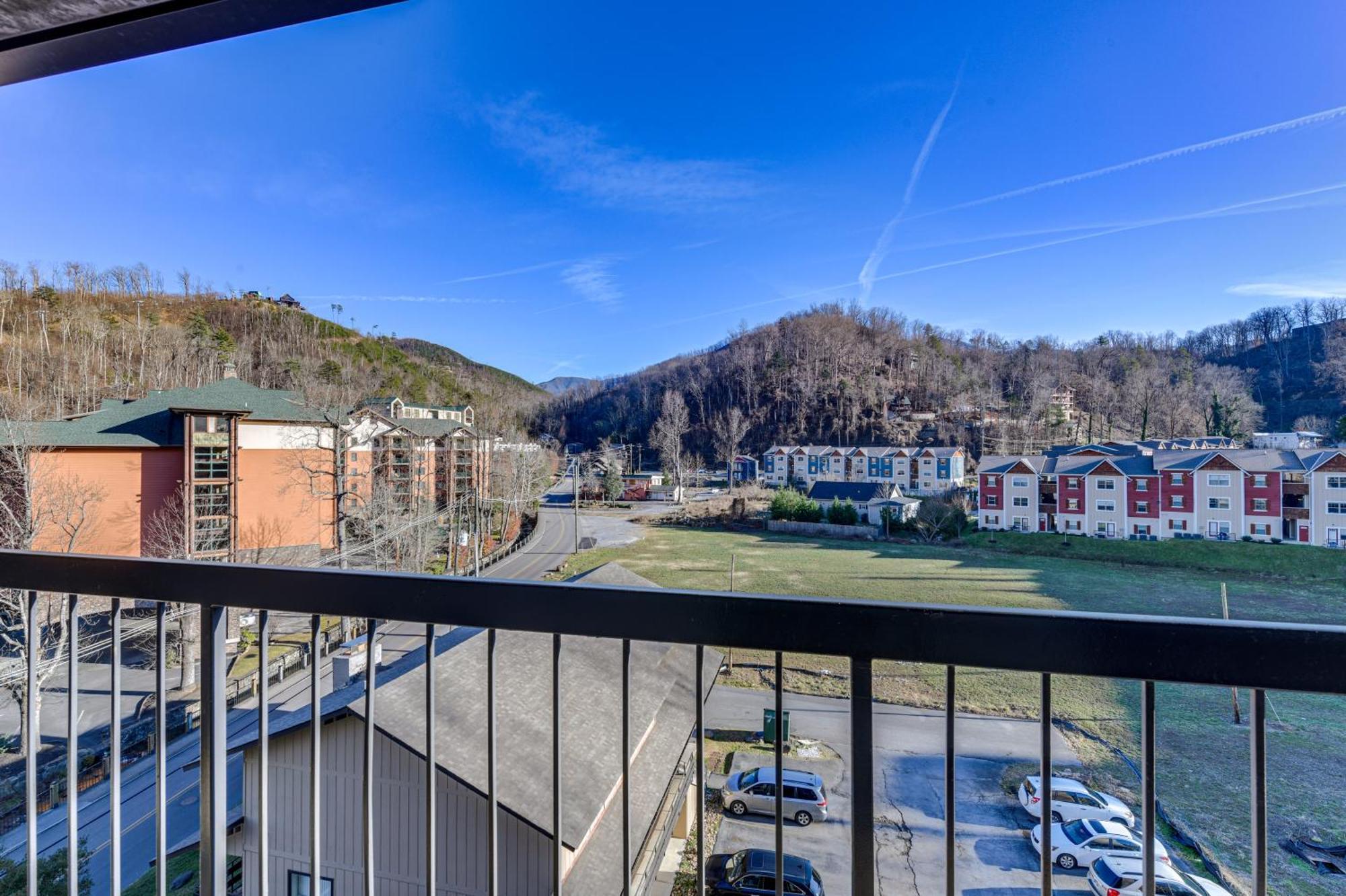 Downtown Gatlinburg Condo With Community Pool! Eksteriør billede