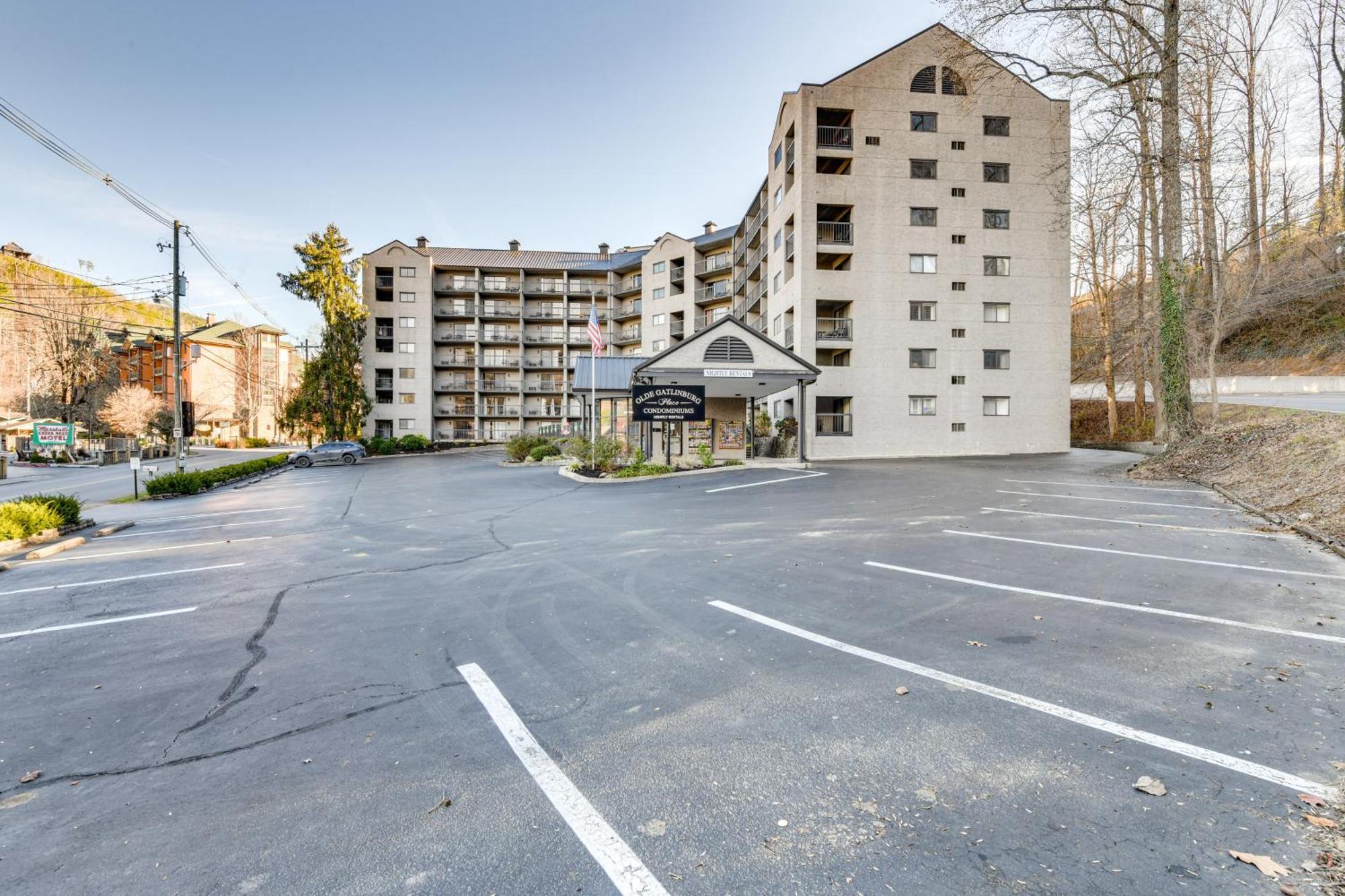 Downtown Gatlinburg Condo With Community Pool! Eksteriør billede
