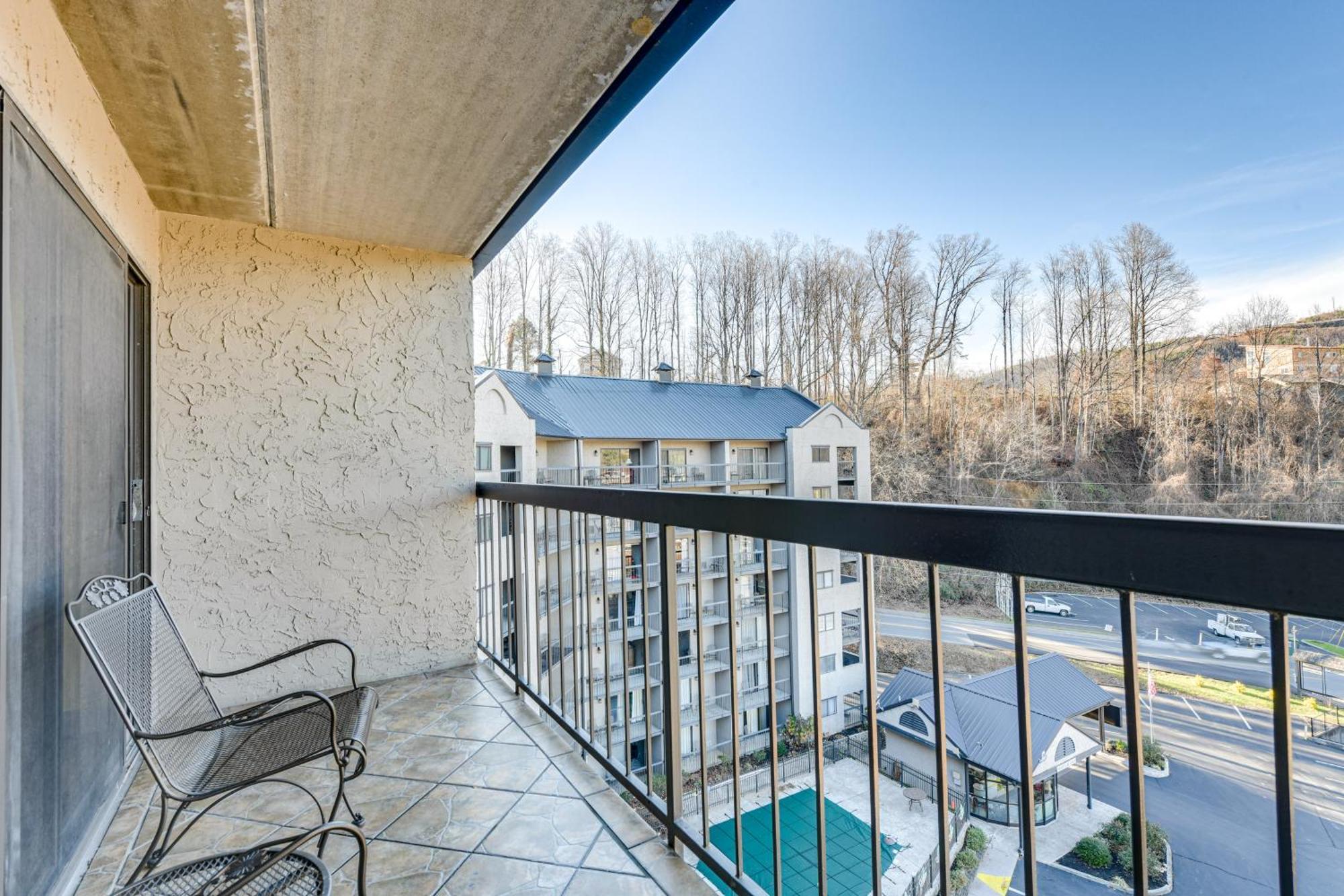 Downtown Gatlinburg Condo With Community Pool! Eksteriør billede