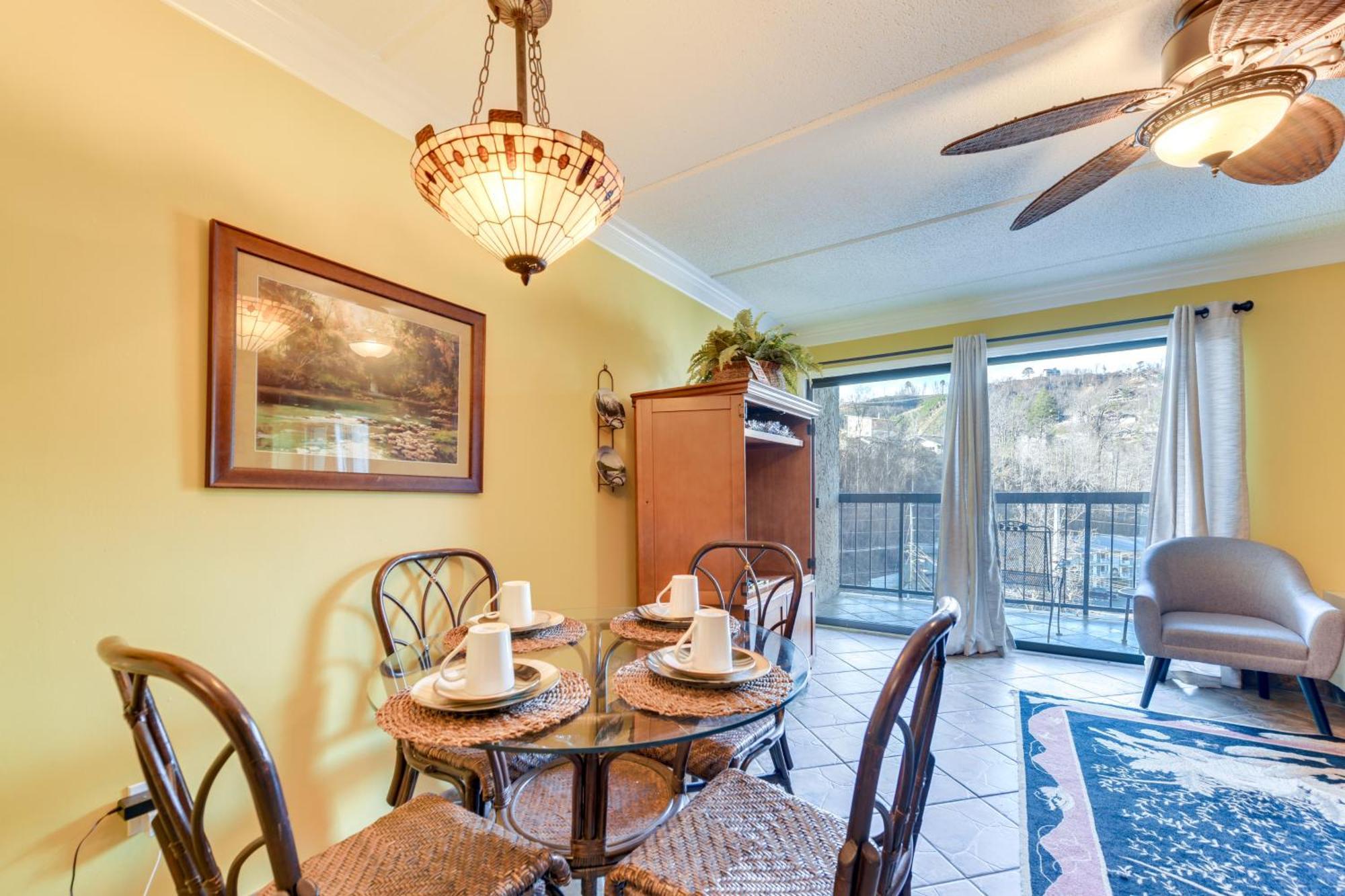 Downtown Gatlinburg Condo With Community Pool! Eksteriør billede