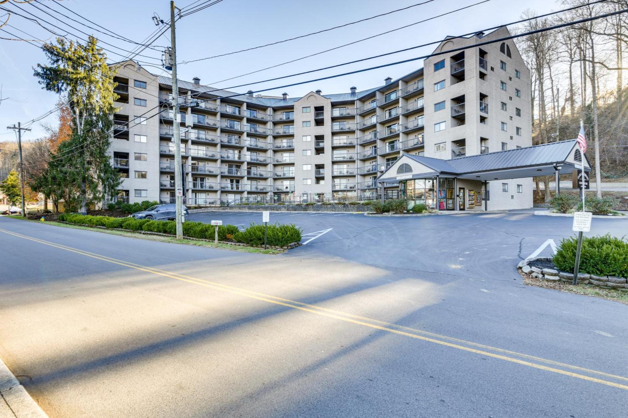 Downtown Gatlinburg Condo With Community Pool! Eksteriør billede